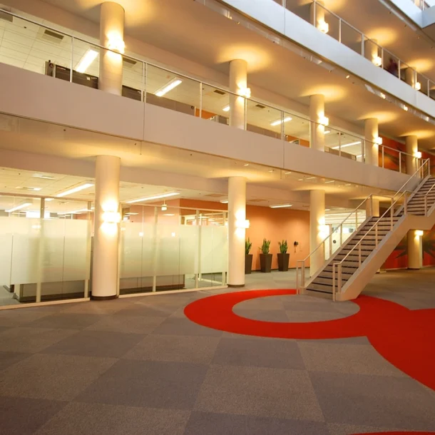 Top Design Trends in Decorative Glass for Modern Offices
